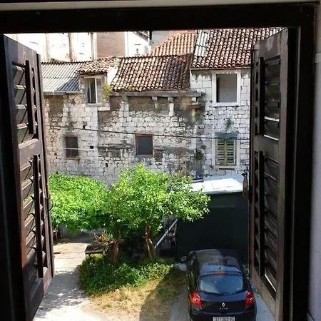 And Merica 3* Σπλιτ