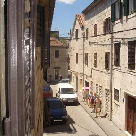 And Merica Σπλιτ