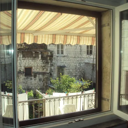 Πανσιόν And Merica