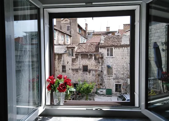 And Merica Konukevi 3*