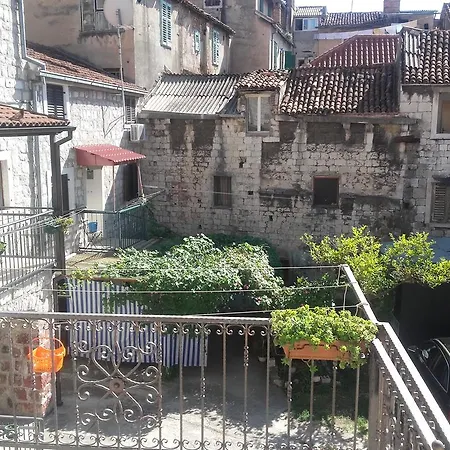 And Merica 3* سبليت